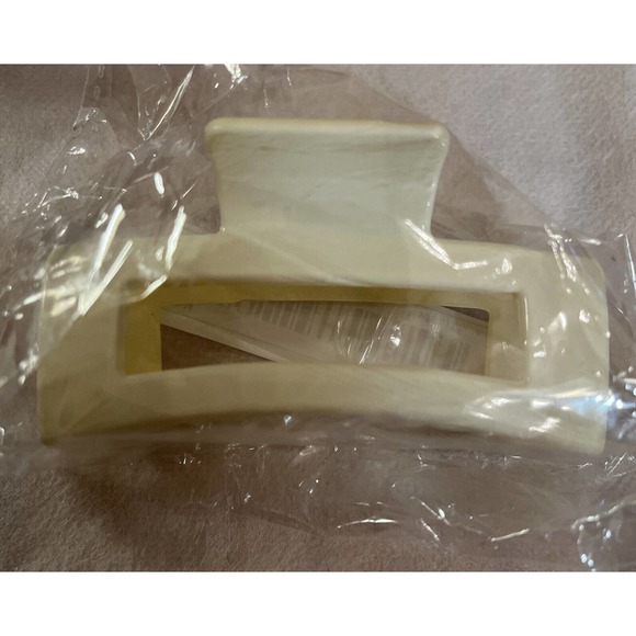 Set Of Three Medium Hair Claws Clips For All Hair Types Gray Cream And Red - Picture 3 of 4